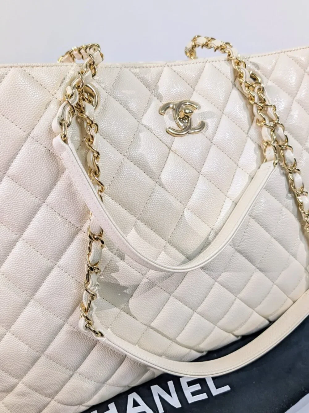 Chanel White Caviar Leather Classic Shopping Tote (GST) Turnlock Bag